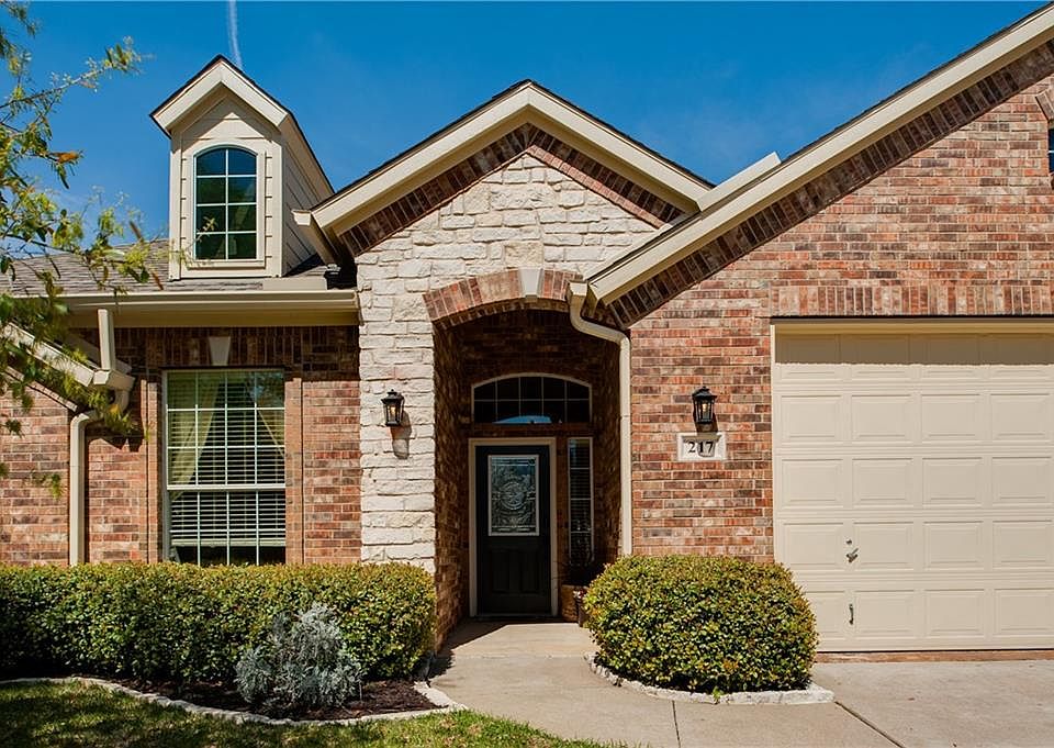 1st image of 217 Bluebonnet Trl