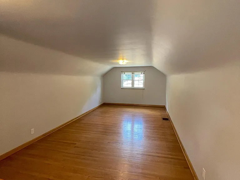 425 James Ave — Photo 11