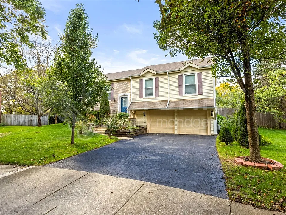 371 Larchmont Ct