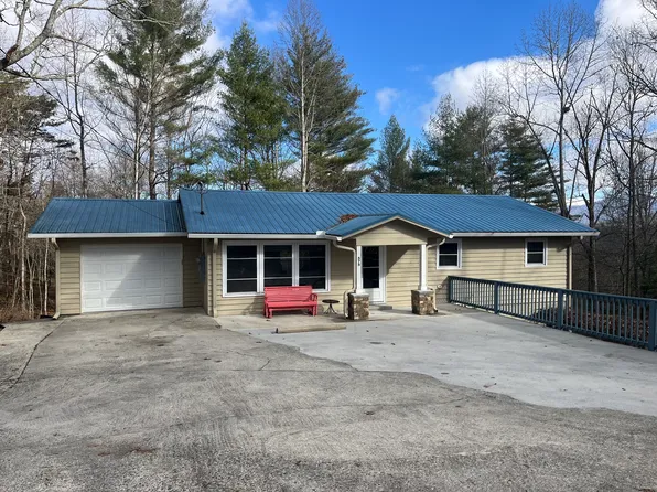 575 Riverview Heights St #A, Franklin, NC 28734