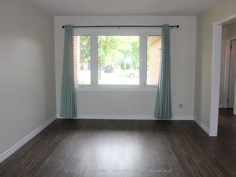 16 Rosenfeld Dr — Photo 10