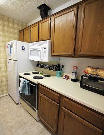 2nd image of 1901 Holleman Dr W APT 202