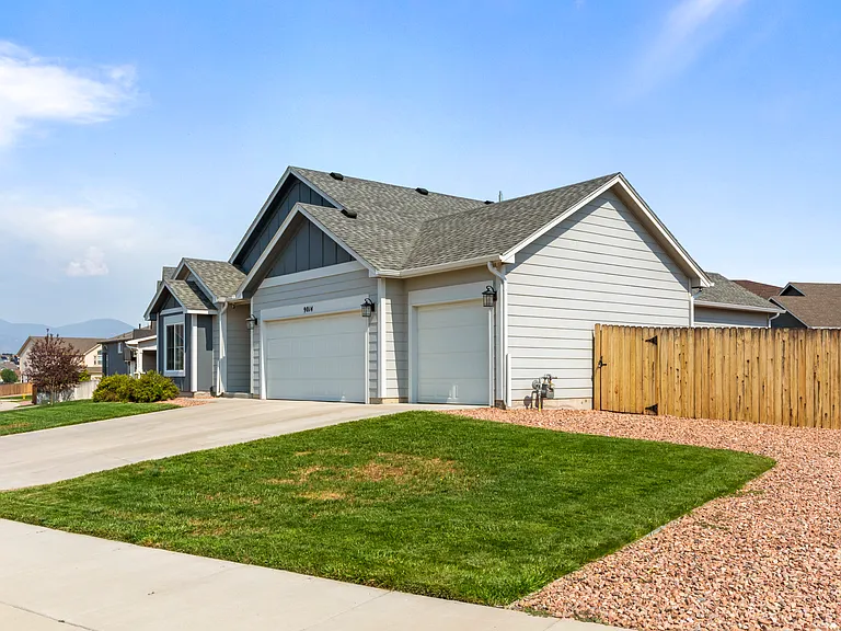 9014 Pennycress Dr — Photo 3