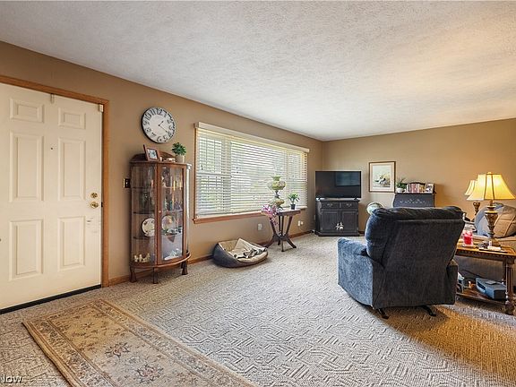 4th image of 3112 N Bender Ave
