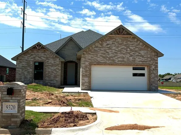9320 NW 79th St, Yukon, OK 73099