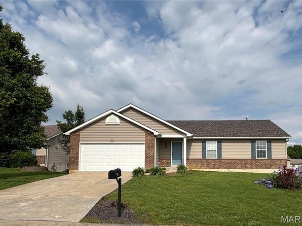 55 Swaying Pine Ln, Winfield, MO 63389