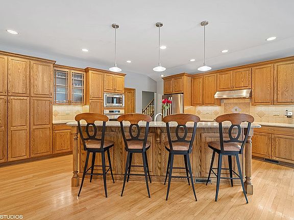 3rd image of 1207 N Windsor Dr