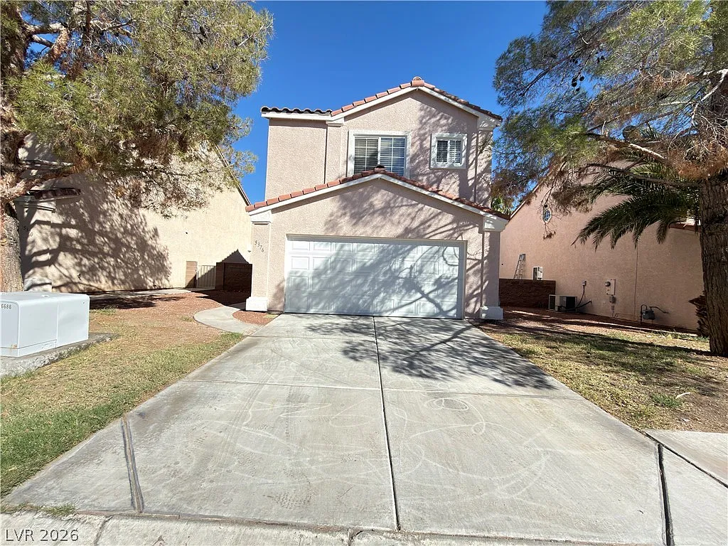 3 bed, 2.5 bath, 1389 sqft, $1,800 — Photo 1