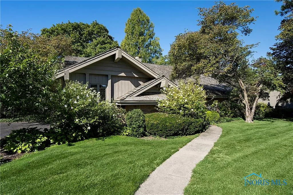 29595 Somerset Rd photo 1