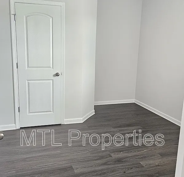 195 Bezelle Ave — Photo 12