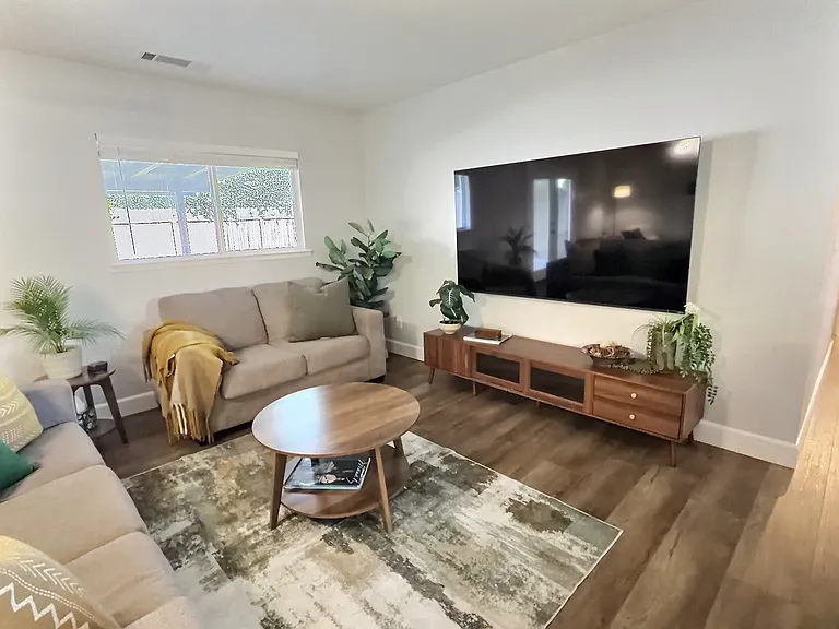 8237 N Del Mar Ave — Photo 6