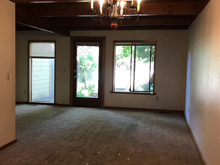 3123 NE Powderhorn Pl — Photo 2