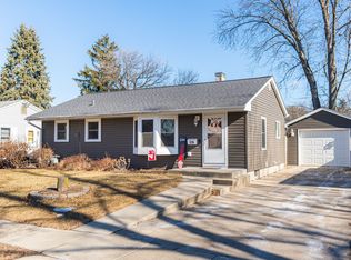316 Kishwaukee Dr, Sycamore, IL 60178