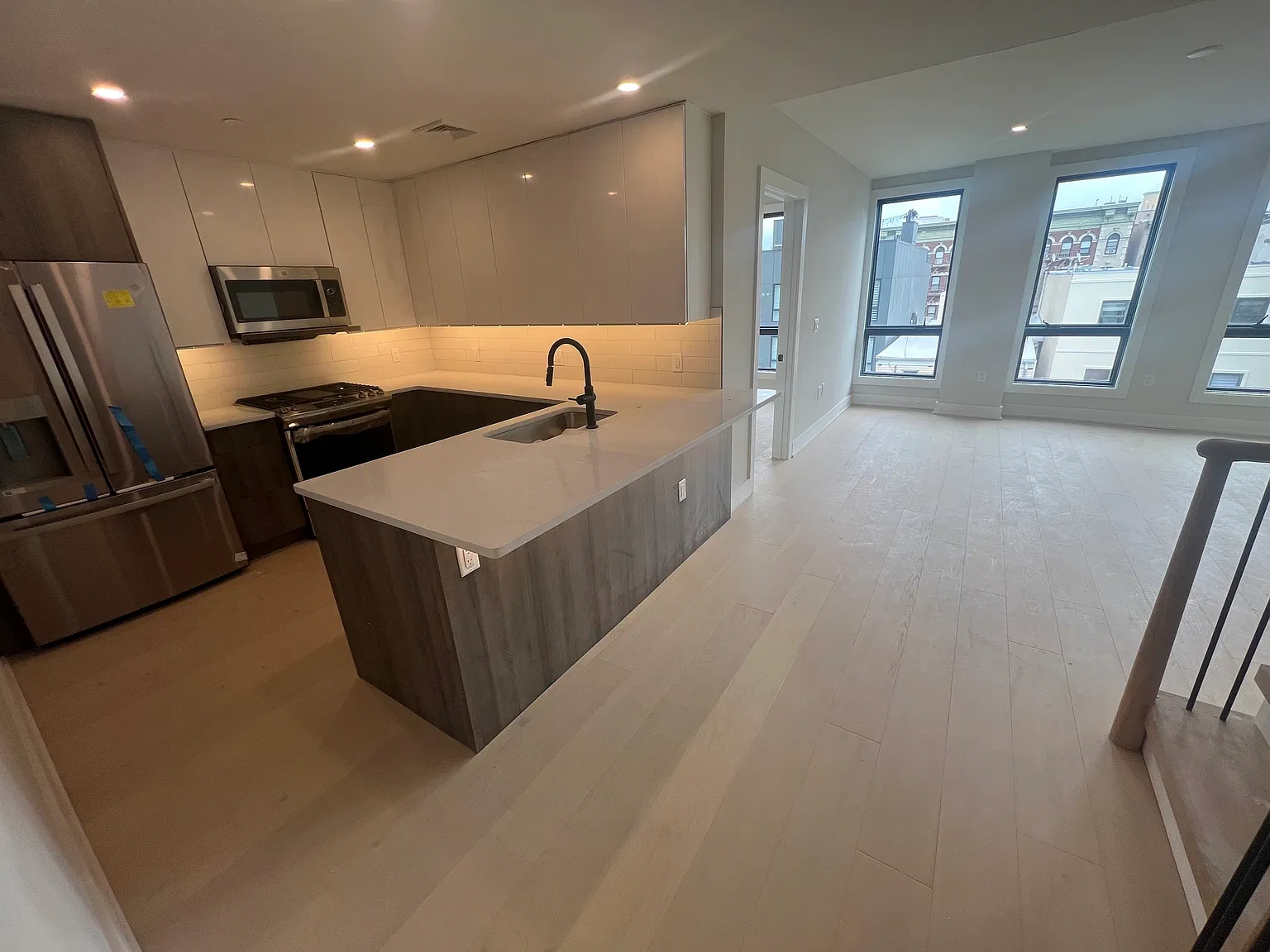 3 bed, 1427 sqft, $8,045 — Photo 2