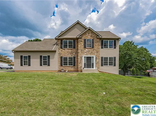 5843 Holiday Dr, Allentown, PA 18104