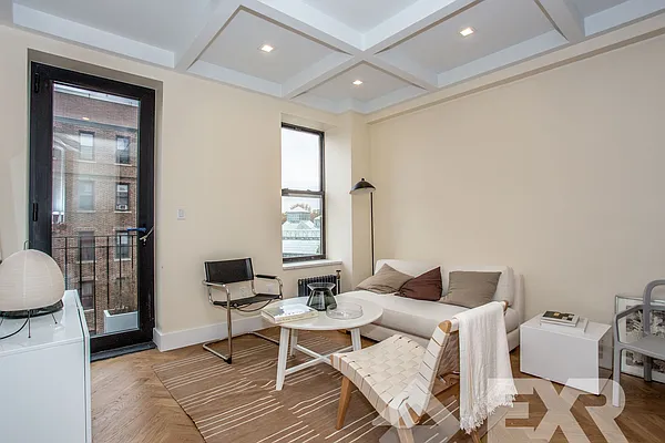 Rented by EXR | media 25