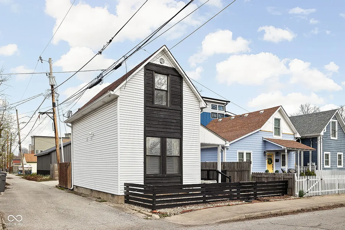 Building Photo - 810 Grove St #A