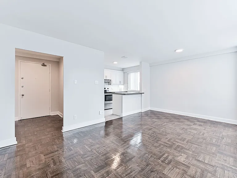 224 Saint George St — Photo 14