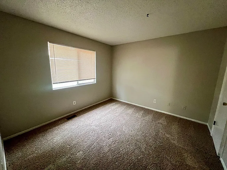 714 Prairie Rd — Photo 6