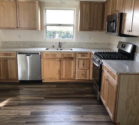3rd image of 811 Madrid Ave