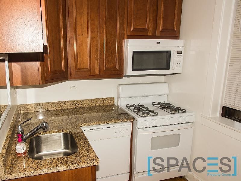 1st image of 3419 N Marshfield Ave APT 3W