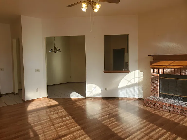 1512 Louis Scott St — Photo 3