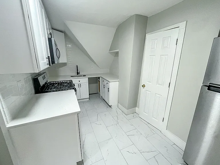 817 State St #3 — Photo 10