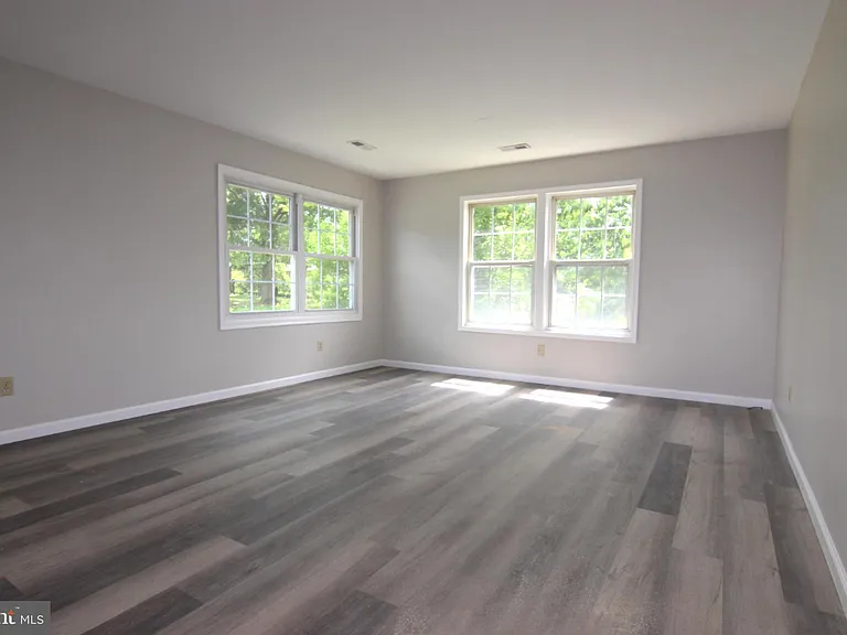 228 Spring House Ln — Photo 7