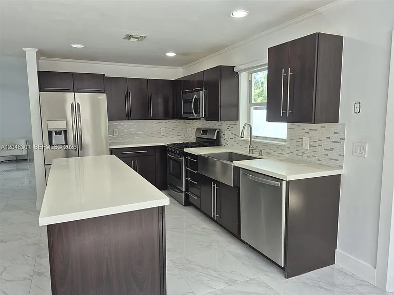 5820 SW 58th Ct — Photo 2