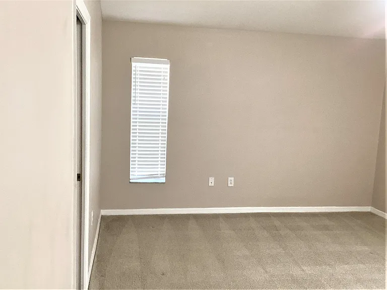 25008 Hyde Park Blvd — Photo 8