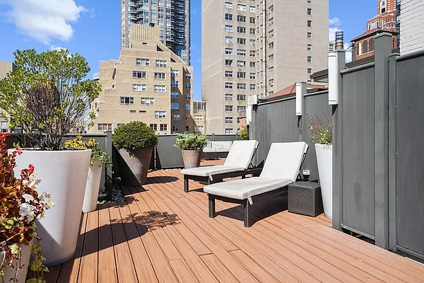 Rented by Greystar | media 25