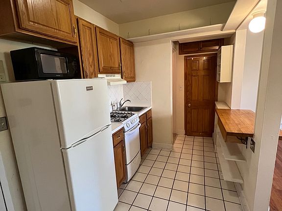 2nd image of 307 W 106th St APT 5R