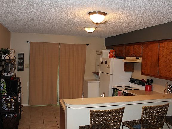 4th image of 2521 Pearl St APT 201