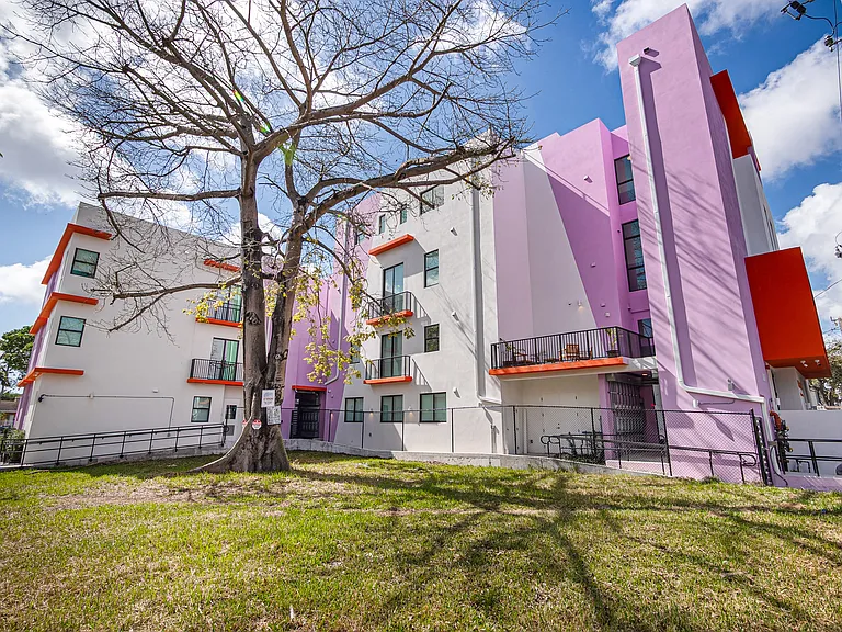 Saffron Apartments — Photo 10