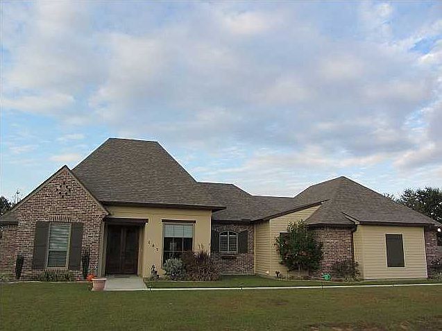 1st image of 107 Oak Shadows Dr