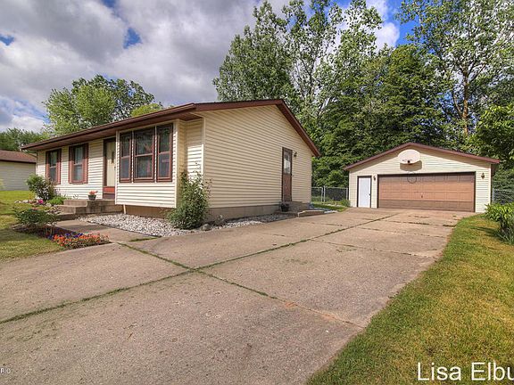 2nd image of 3365 Statesman Ct NE