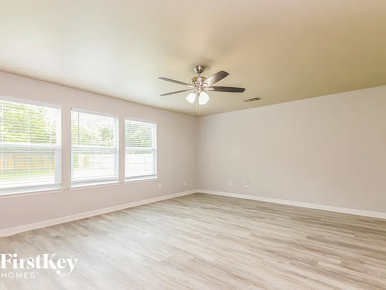 3605 Smoketree Dr — Photo 3