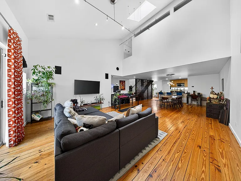 2809 Crawford St — Photo 6