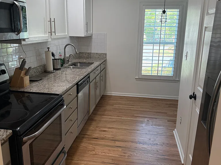 591 Salem Woods Dr SE — Photo 2