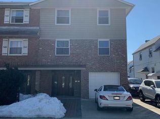 22146 59th Ave, Oakland Gardens, NY 11364