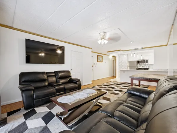 75-22 Parsons Boulevard image 6 of 21