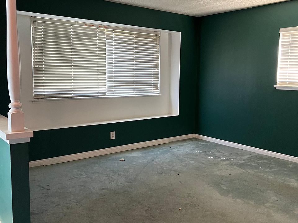 Spacious living room