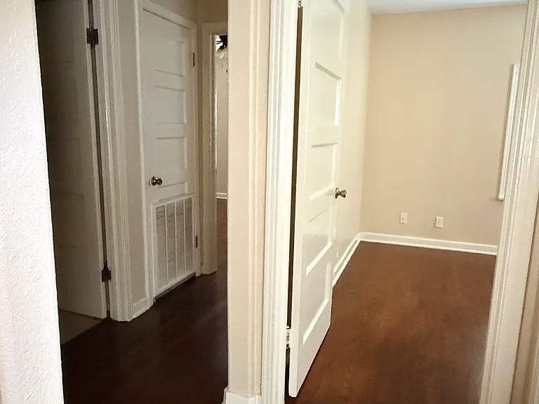 45 Central Park Dr — Photo 8