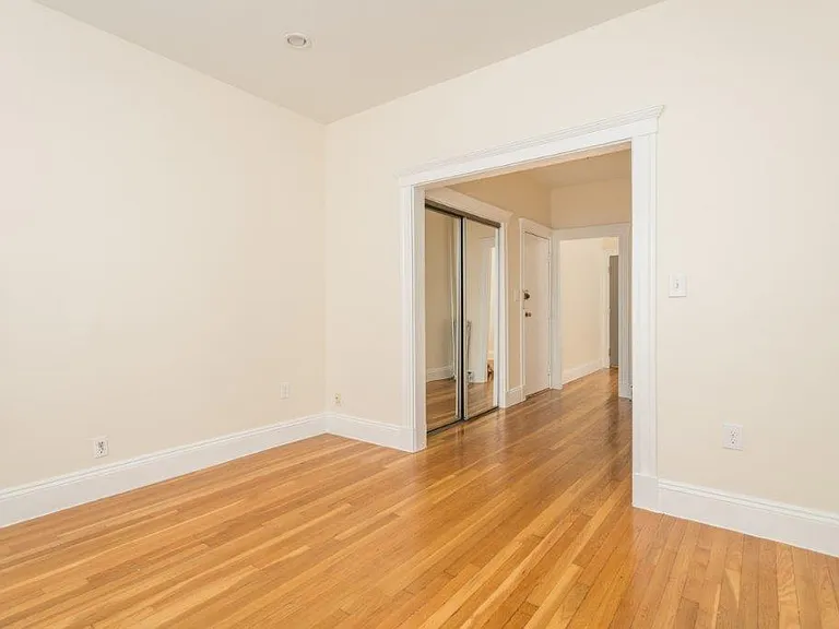 12 Elko St #7 — Photo 4