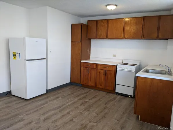 715 Umi St APT 3K, Honolulu, HI 96819