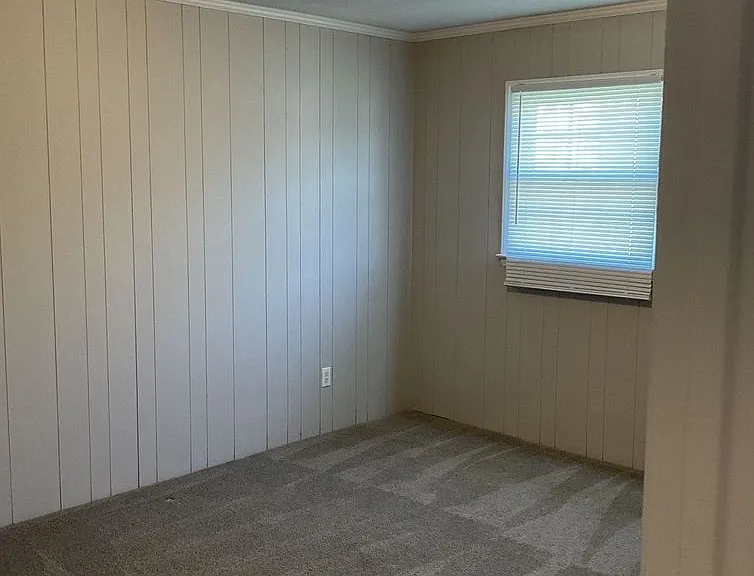 124 E Washington Ave — Photo 3