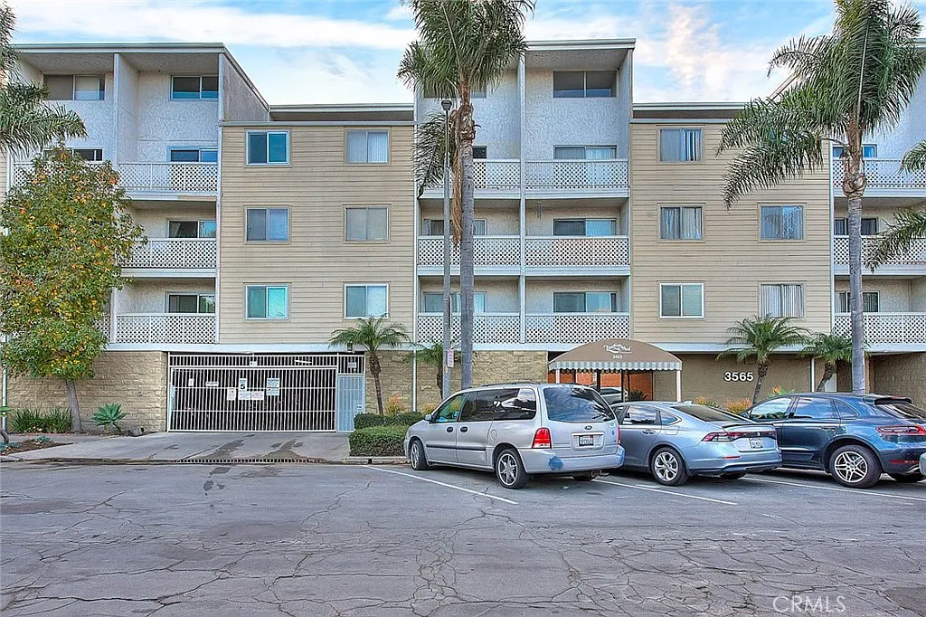 Building Photo - 3565 Linden Ave #226