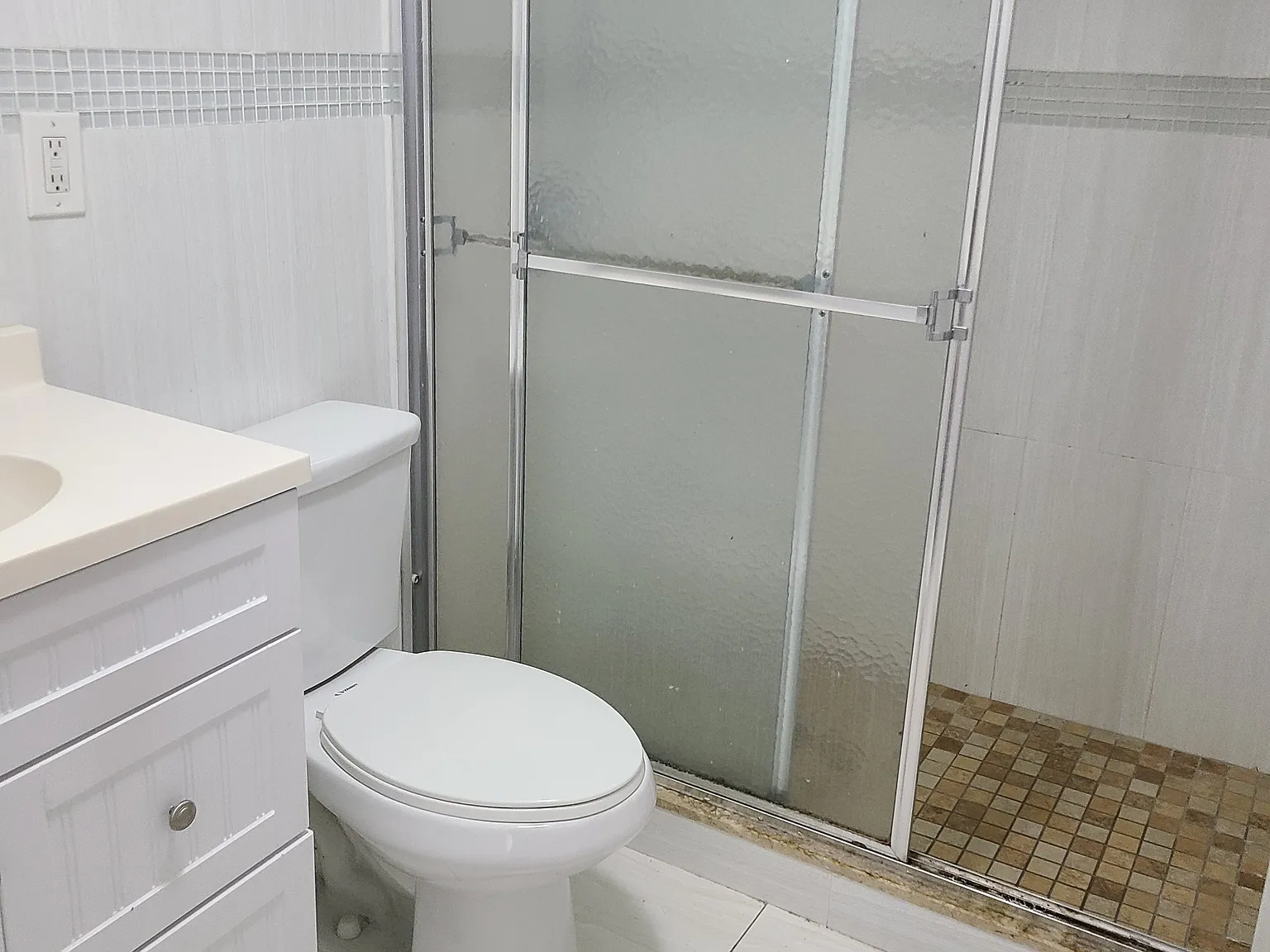3 bed, 1000 sqft, $3,200 — Photo 2