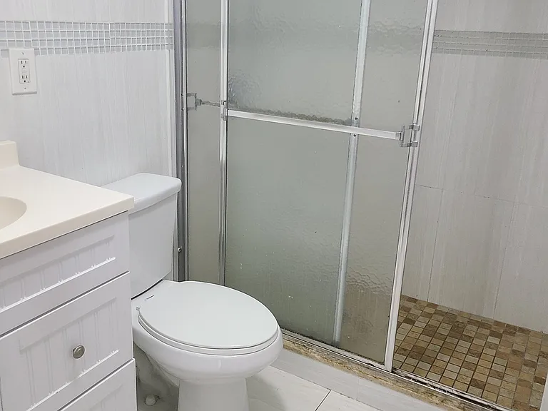 41XX Little Neck Pkwy #2 — Photo 4