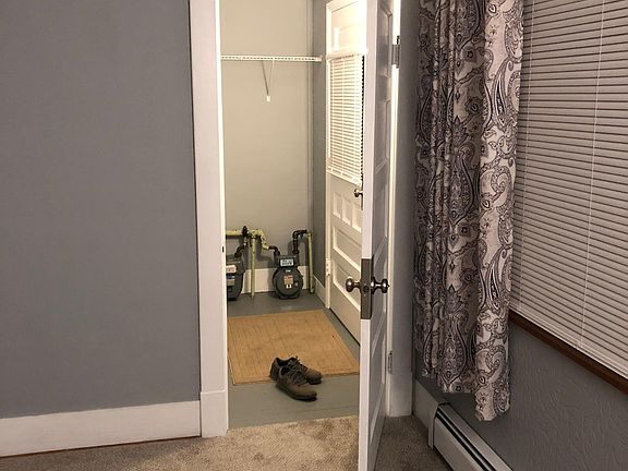 ENTRANCE FROM FRONT DOOR TO LIVING ROOM